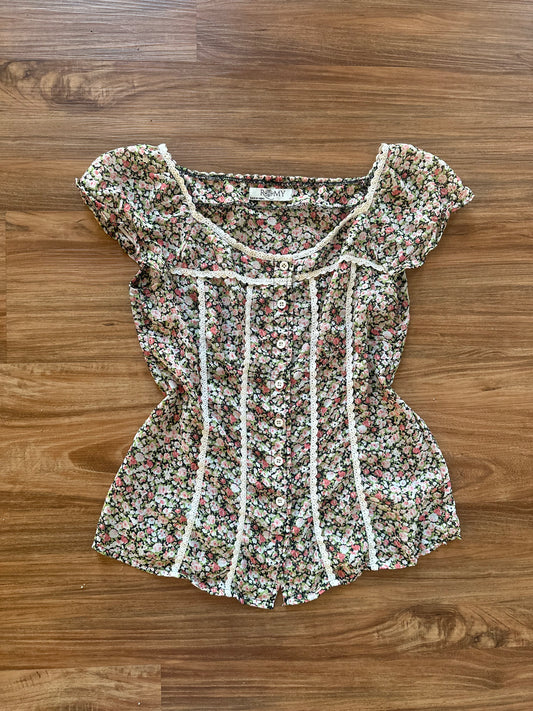 2000s cottage floral buttoned top