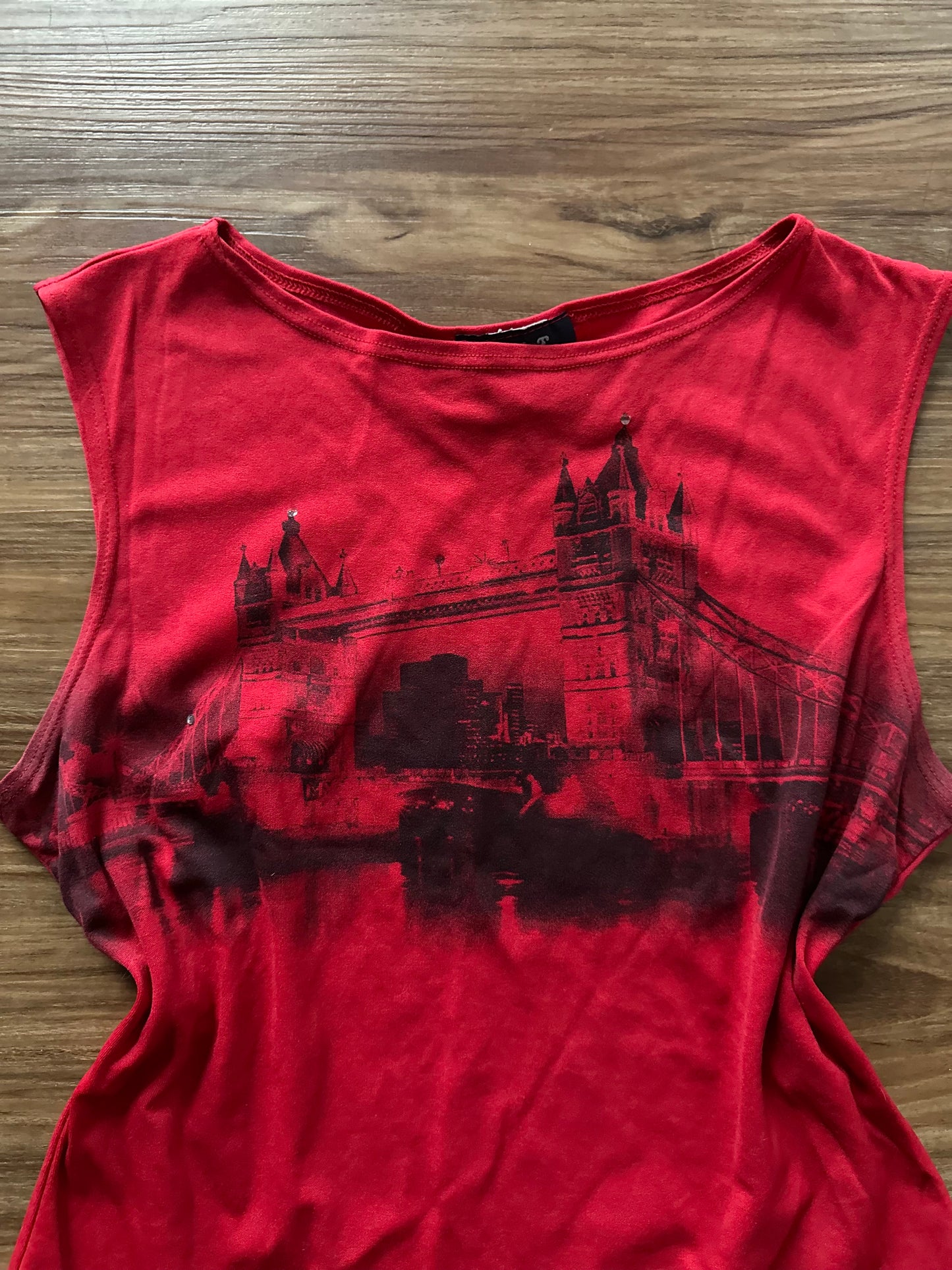 Vintage 2000s London Bridge graphic red sleeveless top