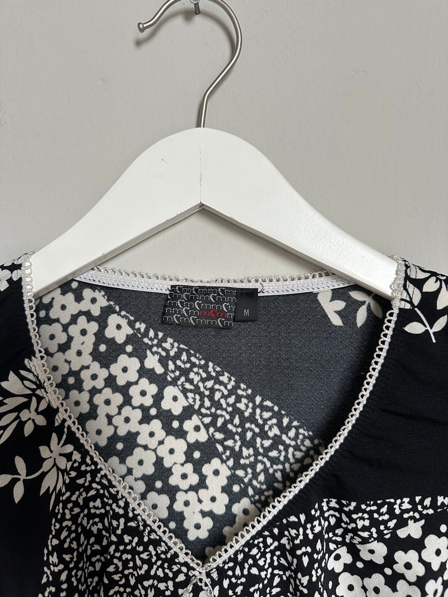 Vintage 90s black/white floral bodycon top