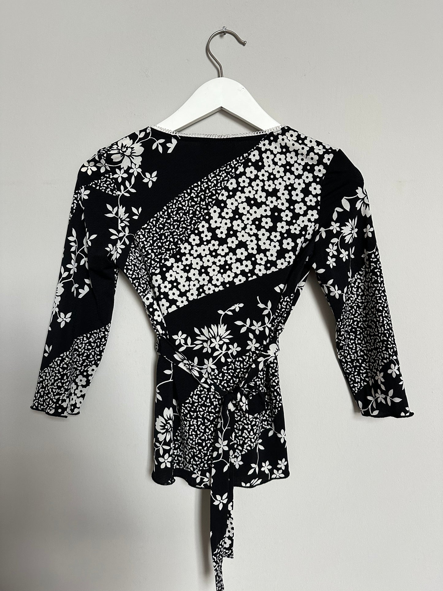 Vintage 90s black/white floral bodycon top